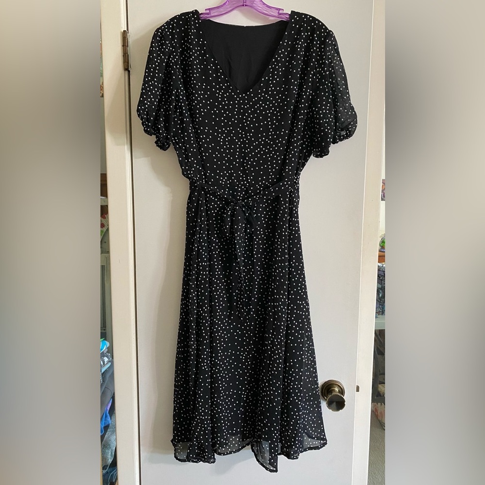 Women’s black and white polkadot dress new never worn size large no tag